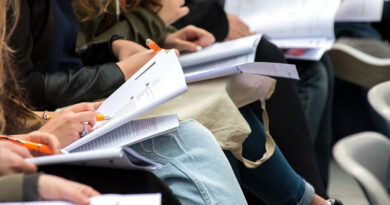 ¿No sabes si preparar Infantil o Primaria? Guía para elegir la especialidad ideal en las oposiciones docentes